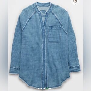 Aerie Pool to Party Blue Chambray button down Top. Size Small